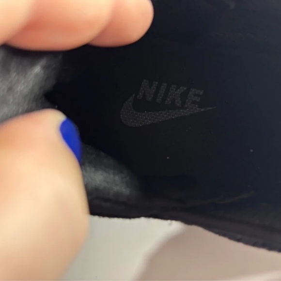 Nike Black Women's Sneakers - Picture 6 of 6